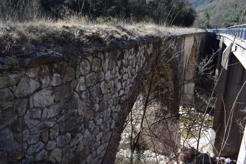 Antic pont de pedra ferroviari