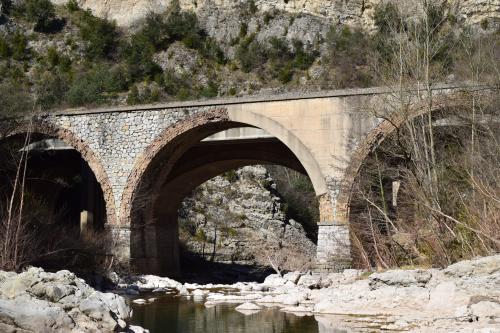 Antic pont de pedra ferroviari