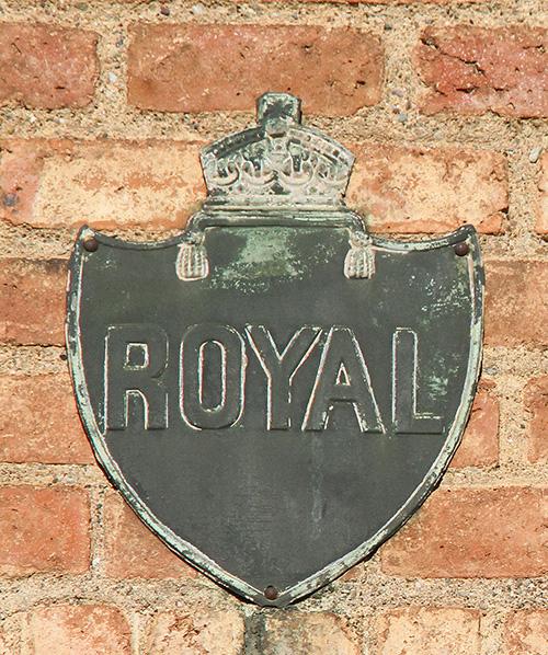 Placa assegurances Royal 
