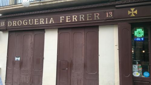 Rètol Farmàcia i adrogueria Ferrer