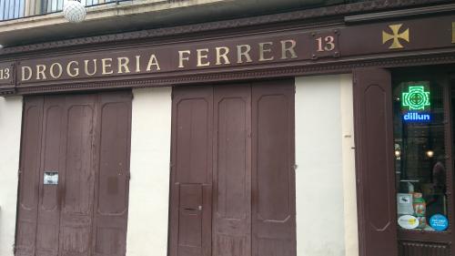 Rètol Farmàcia i adrogueria Ferrer